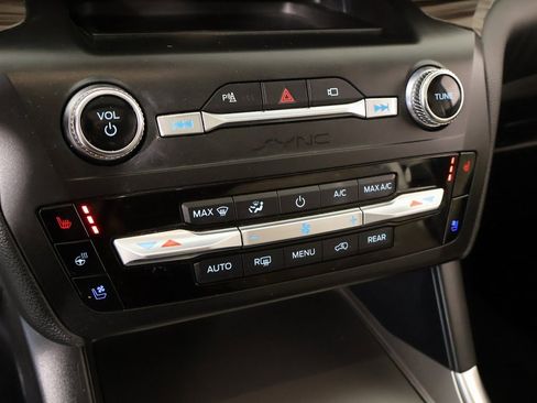 Used 2020 Ford Explorer Limited w/ Class III Trailer Tow Package image 7