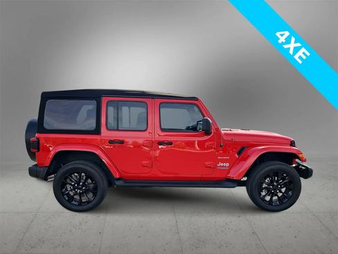 Used 2022 Jeep Wrangler Unlimited Sahara image 9
