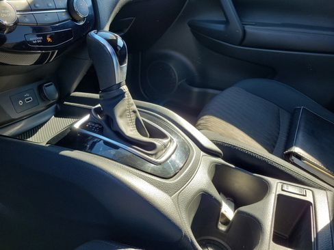 Certified 2018 Nissan Rogue SV image 29