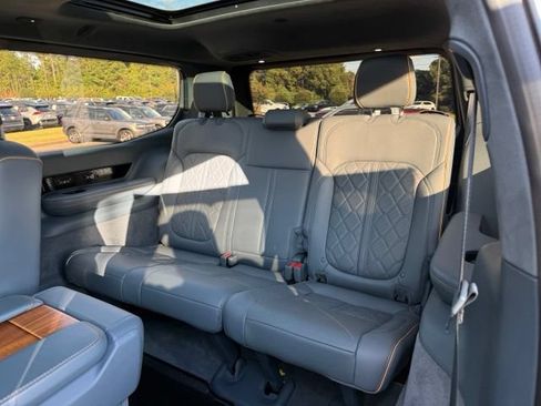 Used 2023 Jeep Grand Wagoneer Series III AWD/4WD image 29