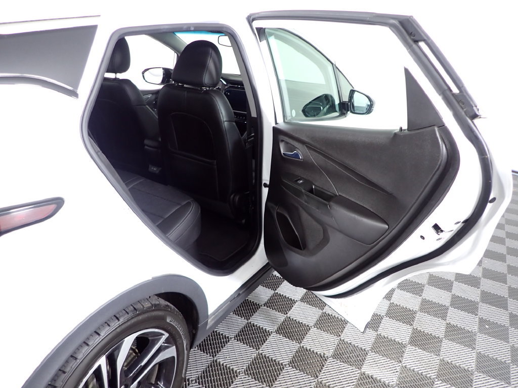 Used 2022 Chevrolet Bolt LT w/ Infotainment Package FWD image 36
