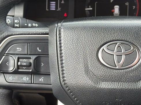 Used 2025 Toyota 4Runner SR5 image 21