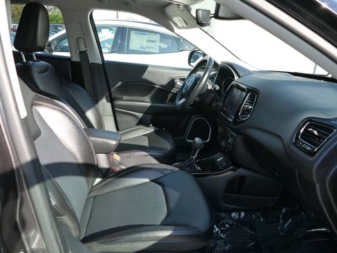 Used 2019 Jeep Compass Latitude FWD image 29