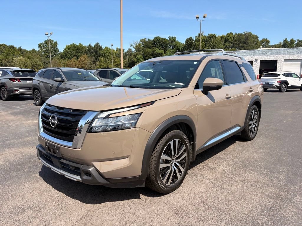 Used 2023 Nissan Pathfinder Platinum AWD/4WD image 3