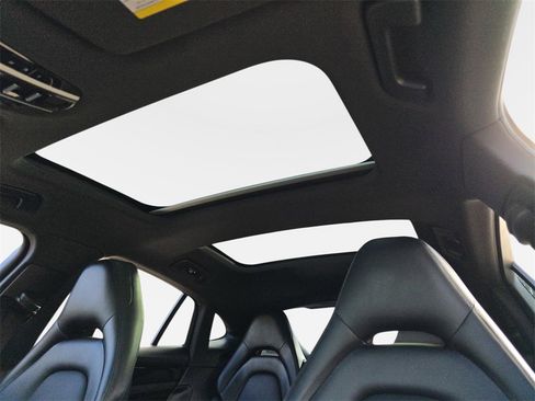 Used 2018 Porsche Panamera 4S image 34