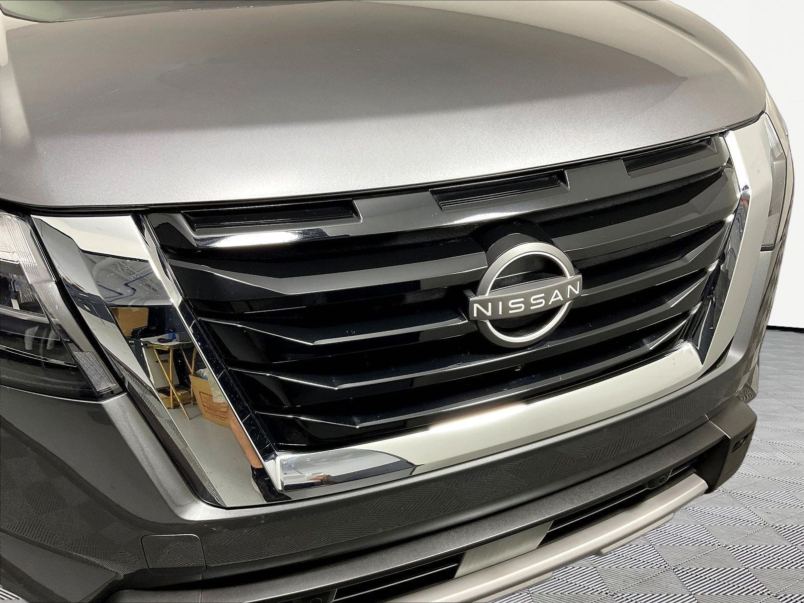 Certified 2025 Nissan Pathfinder SL FWD image 32