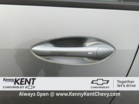 Certified 2025 Chevrolet Trax LT w/ LT Convenience Package image 17