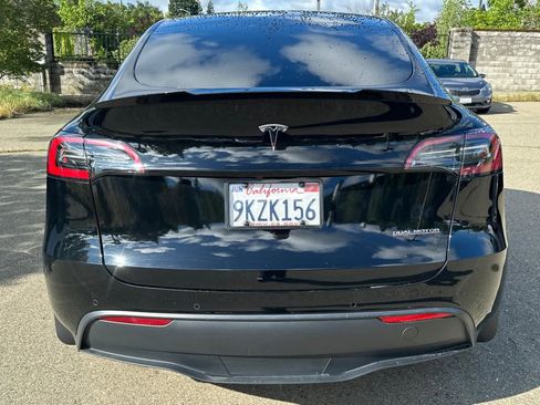 Used 2022 Tesla Model Y Long Range image 5