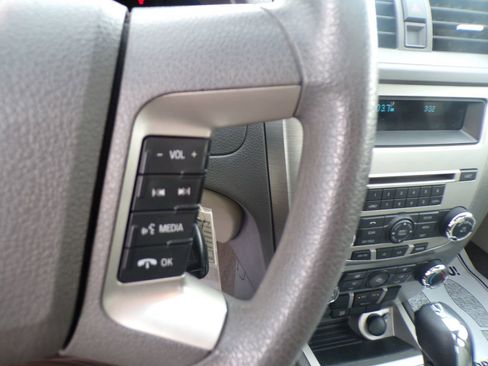 Used 2012 Ford Fusion SE FWD image 25