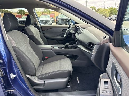 Used 2023 Nissan Rogue SV image 25
