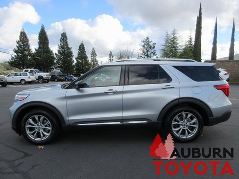 Used 2023 Ford Explorer Limited image 9