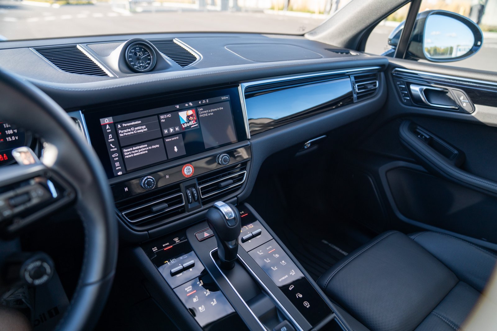 Certified 2026 Porsche Macan AWD/4WD image 16