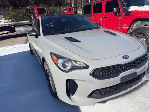 Used 2021 Kia Stinger GT-Line w/ Sun & Sound Package image 2