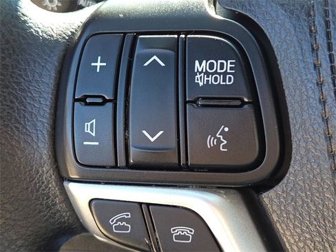 Used 2016 Toyota Highlander LE image 26