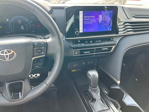 Certified 2025 Toyota Camry SE FWD image 17