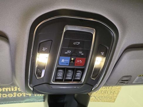 Used 2023 Jeep Grand Cherokee Limited AWD/4WD image 30