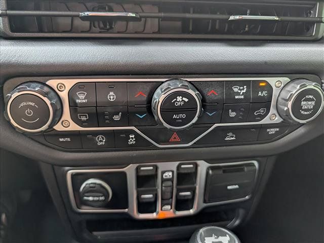 Used 2025 Jeep Wrangler Unlimited Sahara AWD/4WD image 32