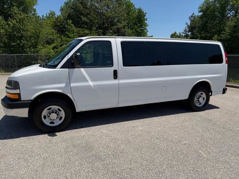 Used 2016 Chevrolet Express 3500 LT w/ LT Preferred Equipment Group RWD image 9
