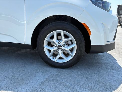 Used 2025 Kia Soul LX w/ LX Technology Package FWD image 28