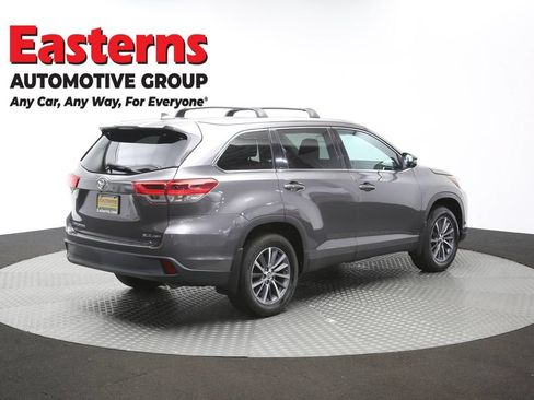 Used 2019 Toyota Highlander XLE AWD/4WD image 45