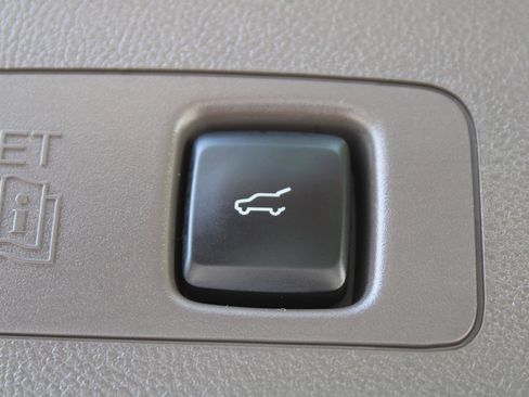 Used 2023 Lincoln Corsair FWD w/ Equipment Group 101A image 11