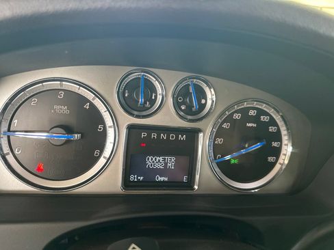 Used 2011 Cadillac Escalade Premium RWD image 35