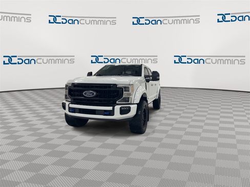Used 2020 Ford F250 Platinum w/ FX4 Off-Road Package image 3