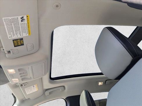 Used 2025 Ford Escape SE w/ PHEV Premium Package FWD image 16
