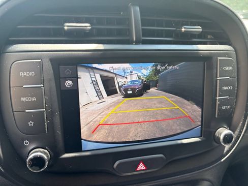 Used 2025 Kia Soul LX w/ LX Technology Package FWD image 20