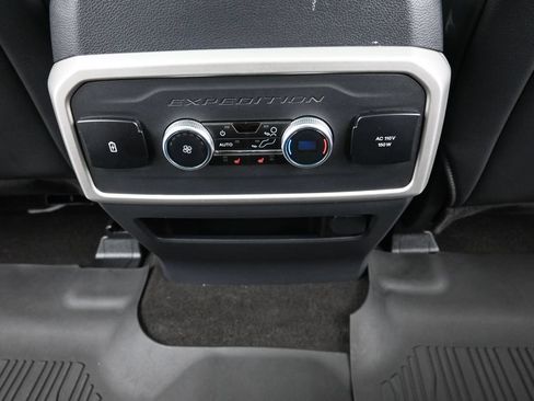 Used 2023 Ford Expedition Limited RWD image 12