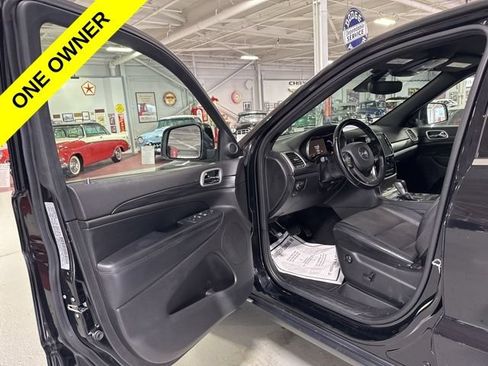 Used 2020 Jeep Grand Cherokee Laredo w/ Laredo X Package AWD/4WD image 11