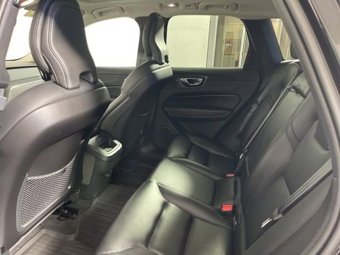 Used 2023 Volvo XC60 B5 Core image 15