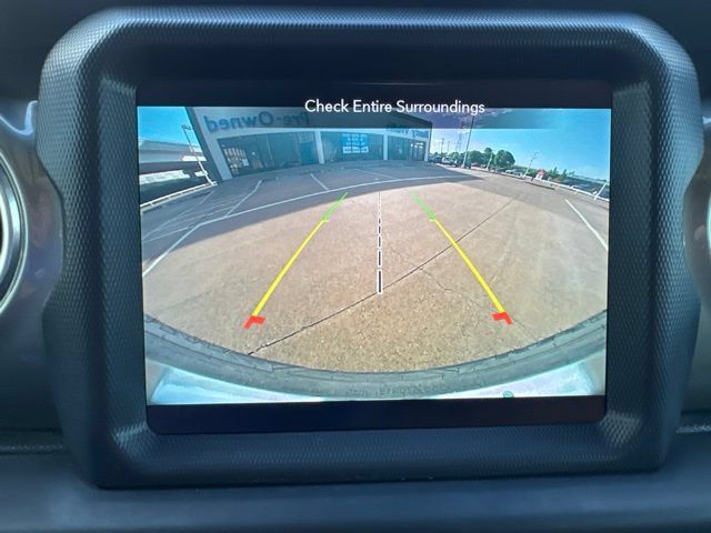 Used 2021 Jeep Wrangler Unlimited Sahara AWD/4WD image 21