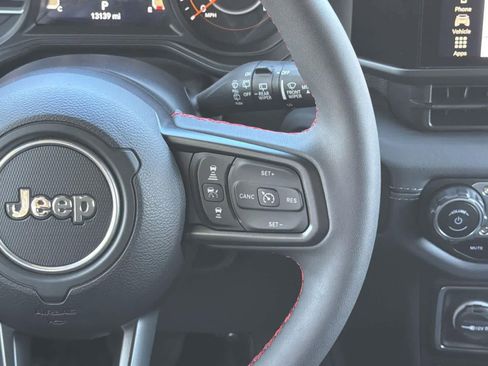 Used 2024 Jeep Wrangler Unlimited Rubicon w/ Technology Group image 13