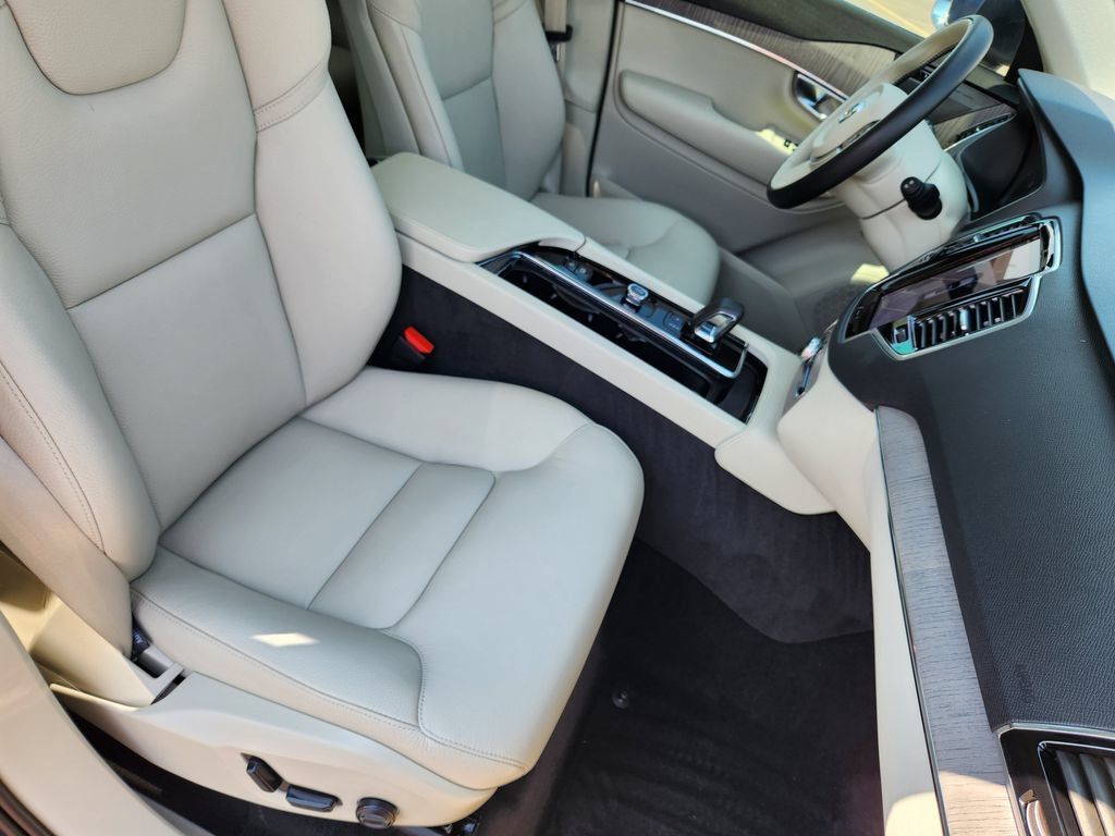 Used 2023 Volvo XC90 B6 Plus w/ Protection Package Premier AWD/4WD image 11