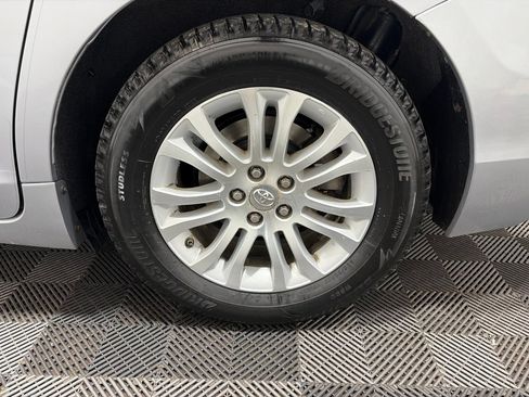 Used 2011 Toyota Sienna XLE w/ XLE Navigation Pkg FWD image 32