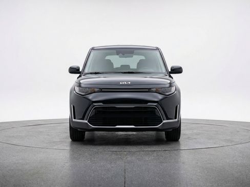 Used 2025 Kia Soul LX w/ LX Technology Package image 2