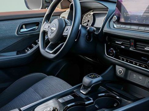 Certified 2022 Nissan Rogue SV image 25