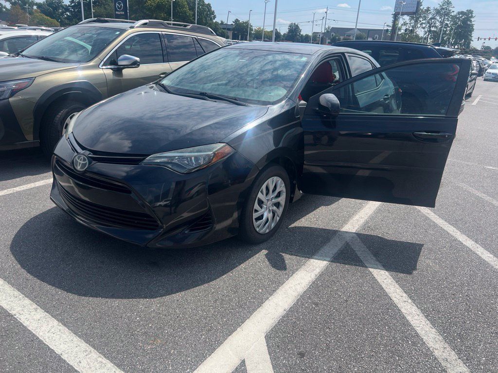 Used 2018 Toyota Corolla LE FWD image 3
