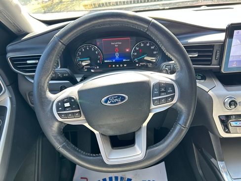 Used 2021 Ford Explorer XLT w/ Equipment Group 202A image 16