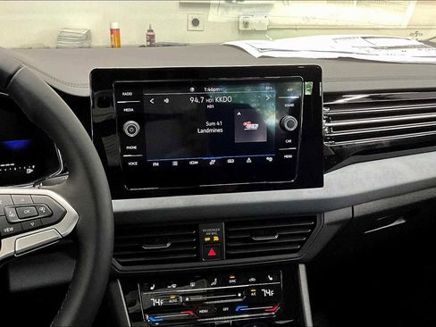 New 2025 Volkswagen Jetta SE image 9