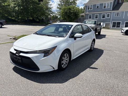 Used 2025 Toyota Corolla LE FWD image 3