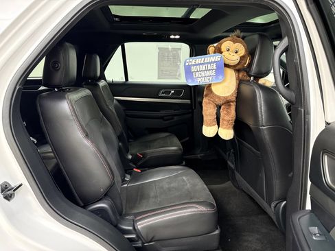 Used 2018 Ford Explorer XLT w/ Equipment Group 202A FWD image 23