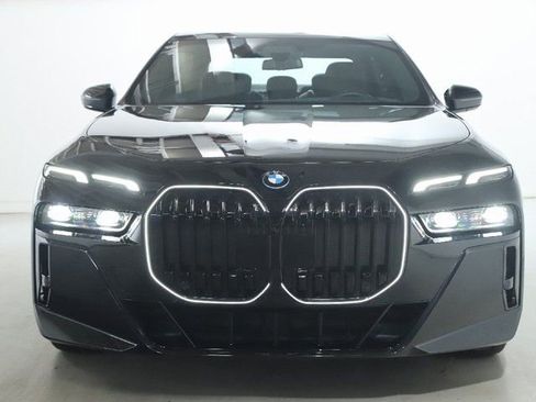 Certified 2025 BMW i7 xDrive60 image 5