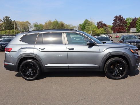 Used 2022 Volkswagen Atlas SE w/ Black Wheel Package AWD/4WD image 4