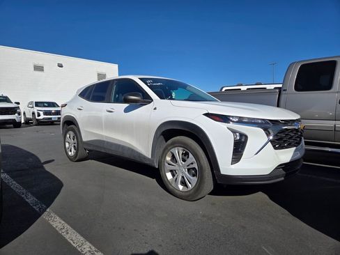 Used 2024 Chevrolet Trax LS image 1