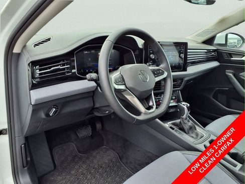Used 2025 Volkswagen Jetta SE w/ Sunroof Package FWD image 10