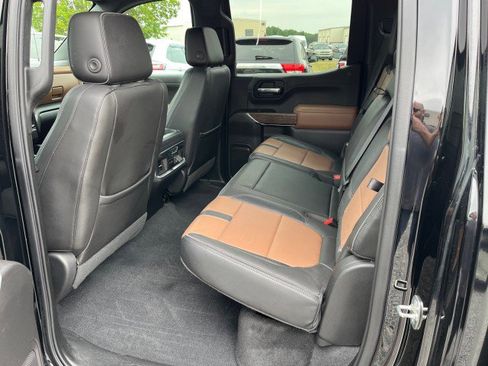 Used 2019 Chevrolet Silverado 1500 High Country w/ Technology Package AWD/4WD image 16