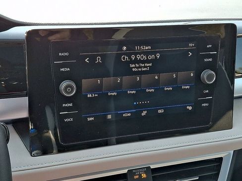 Certified 2025 Volkswagen Taos SE w/ Panoramic Sunroof Package FWD image 17