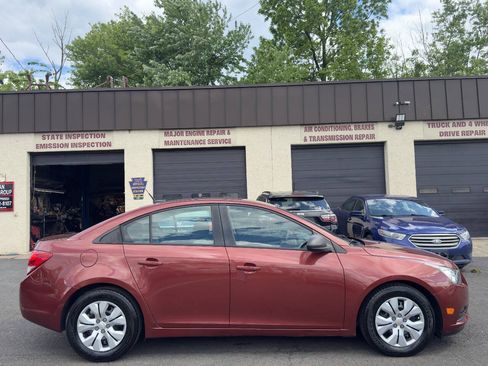 Used 2013 Chevrolet Cruze LS FWD image 7